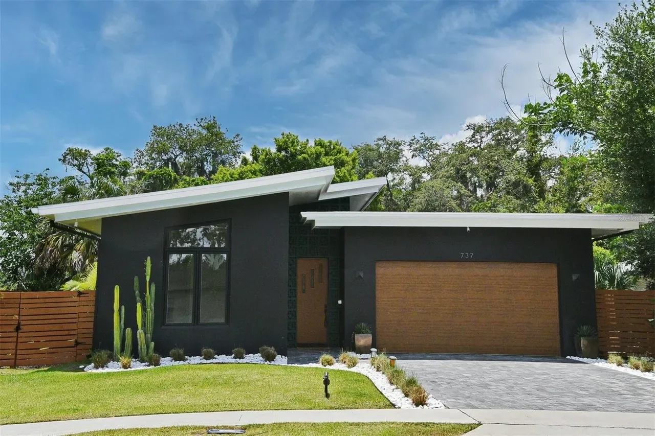 Capen Avenue custom home — mid-century masterpiece